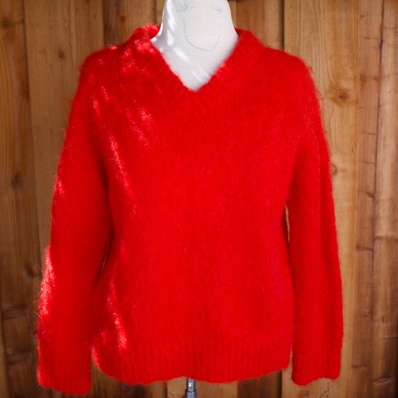 *Incredible* Vintage Handmade Knitted Mohair V-Neck RED Sweater Size Medium